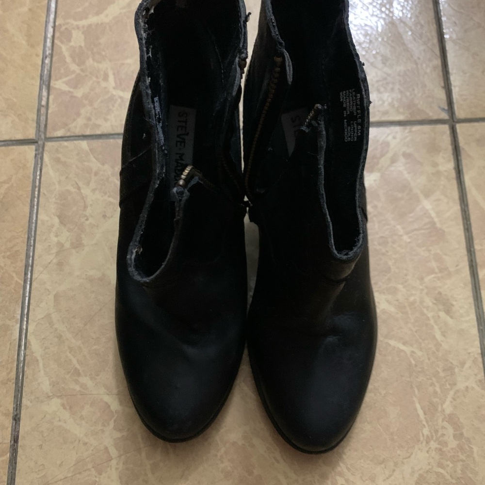Steve Madden Black Ankle Booties. New without tag. Leather upper - Picture 3 of 3